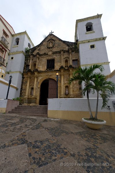20101202_125527 D3S.jpg - La Merced Church, Panama City.  Bullt in 1680 it was transferred, stone by stone, from the original old city, 8 km away